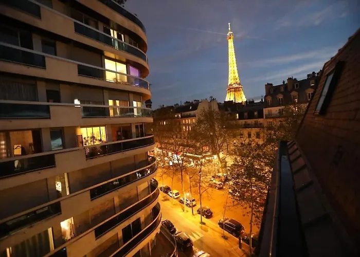 Center Paris Eiffel Tower View