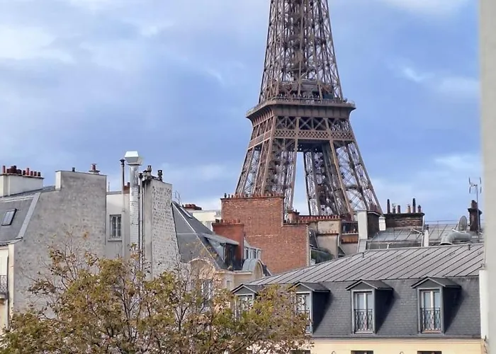 Center Paris Eiffel Tower View